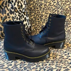 Dr. Martens Shriver HI Woman’s Wyoming Leather Heeled Boots size 8